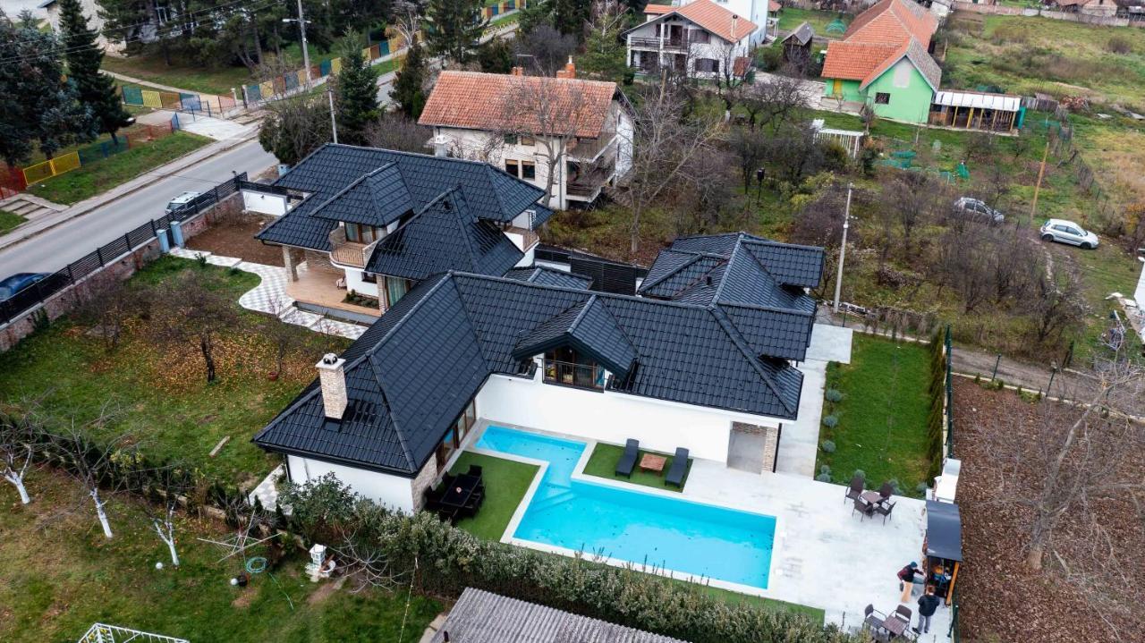 City Escape Luxury Villa Zuce Bagian luar foto