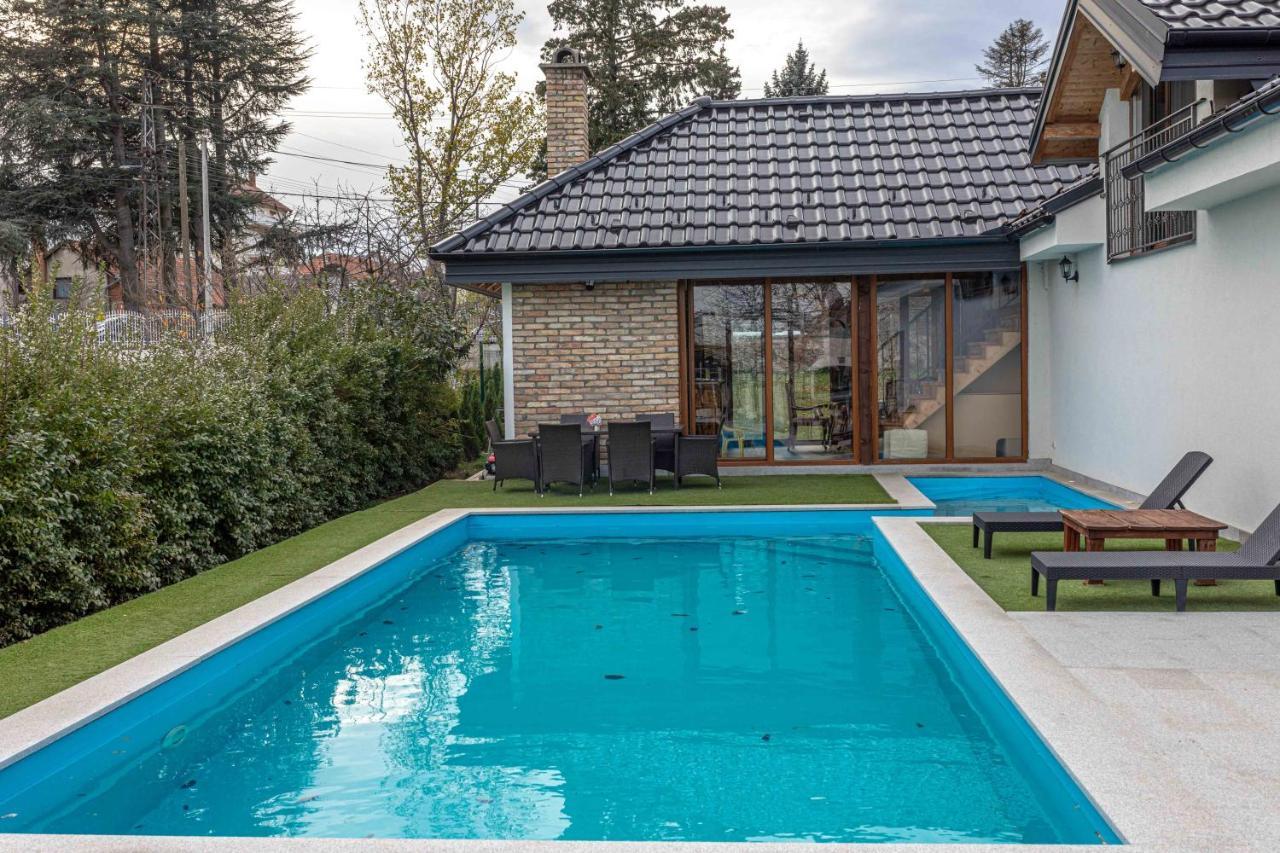 City Escape Luxury Villa Zuce Bagian luar foto