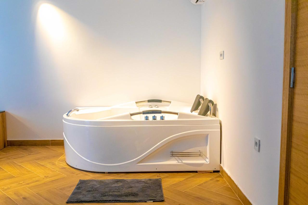 City Escape Luxury Villa Zuce Bagian luar foto