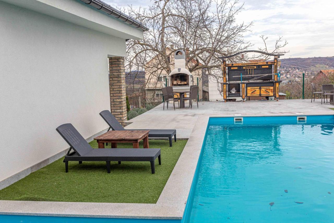 City Escape Luxury Villa Zuce Bagian luar foto