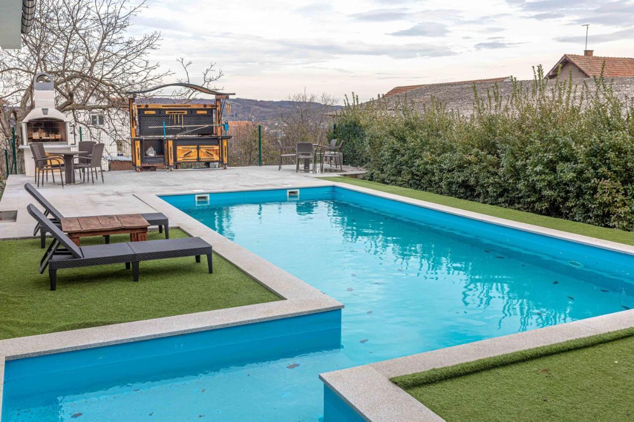 City Escape Luxury Villa Zuce Bagian luar foto