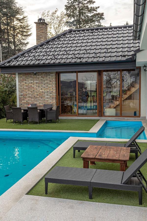 City Escape Luxury Villa Zuce Bagian luar foto