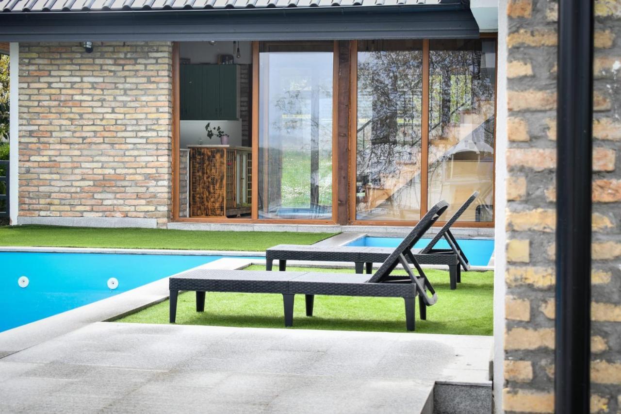 City Escape Luxury Villa Zuce Bagian luar foto