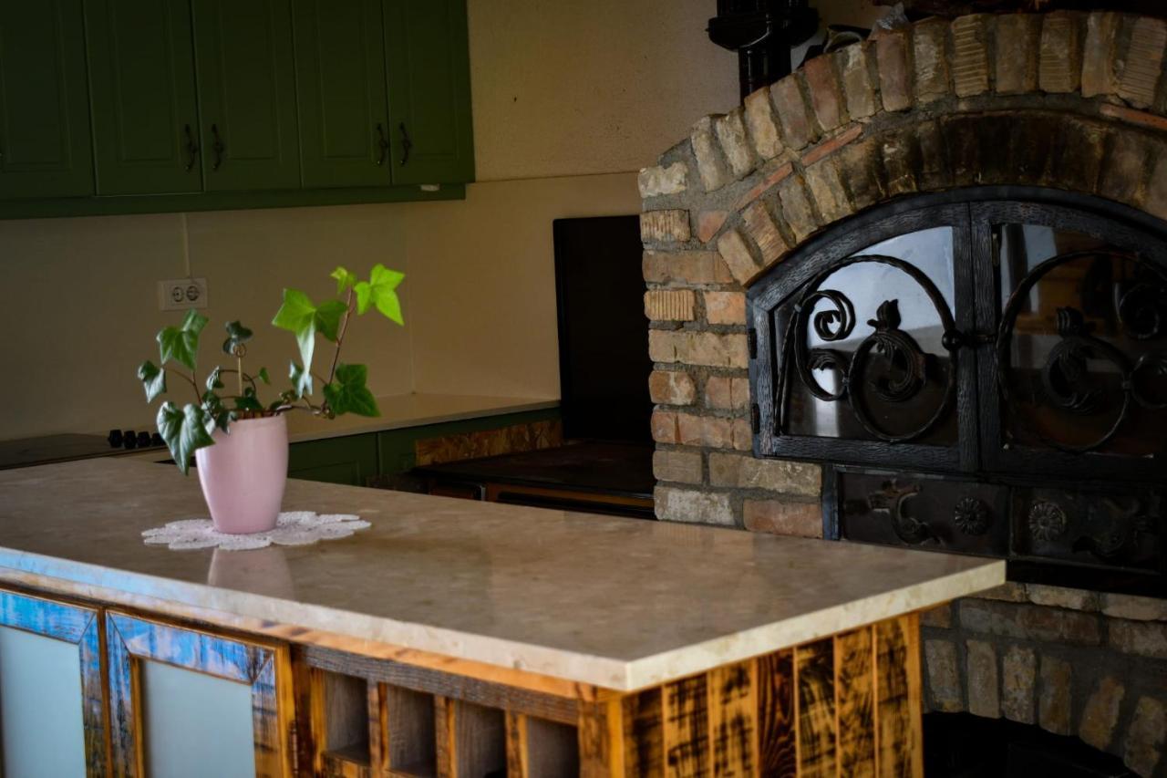 City Escape Luxury Villa Zuce Bagian luar foto