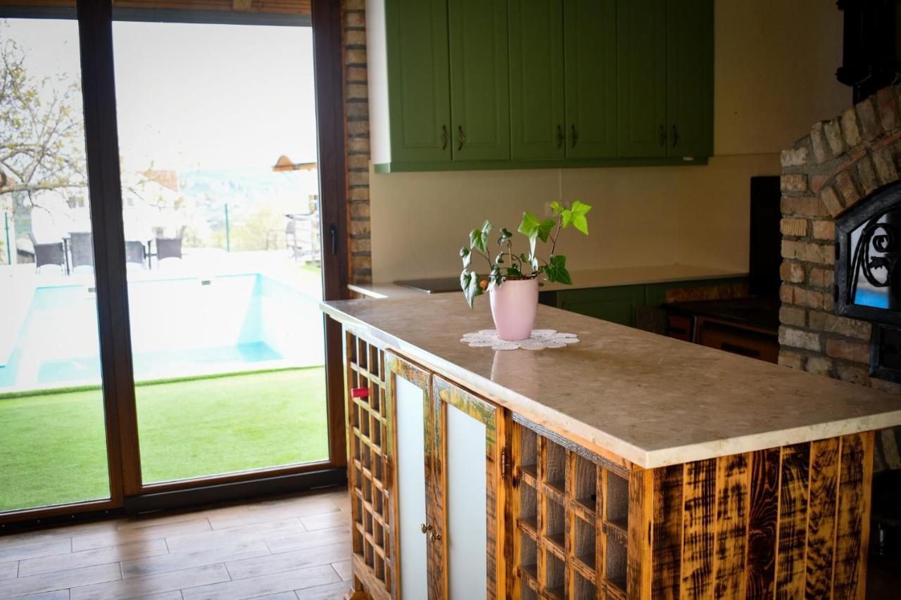 City Escape Luxury Villa Zuce Bagian luar foto